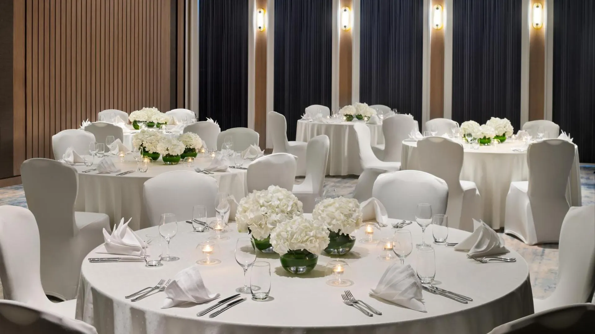 Moevenpick Hotel Tahlia Jeddah 5*,