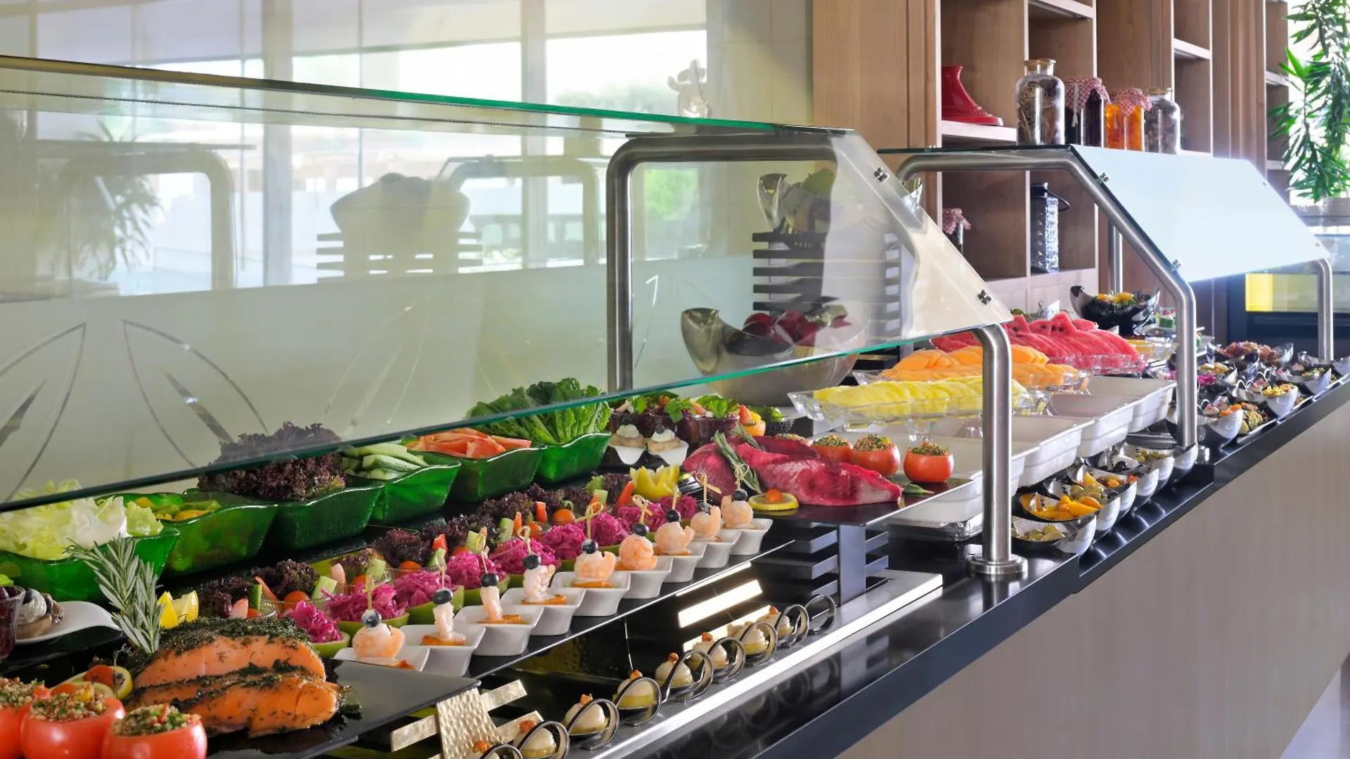 *****  Moevenpick Hotel Tahlia Jeddah Saudi Arabia