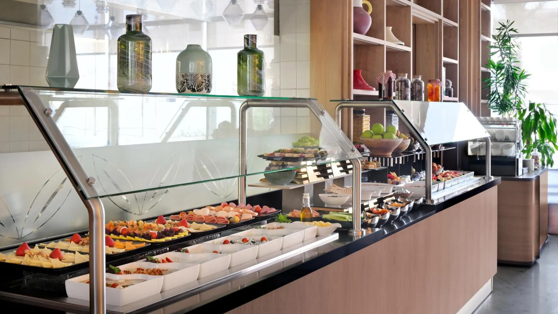 Moevenpick Hotel Tahlia Jeddah 5*,  Saudi Arabia