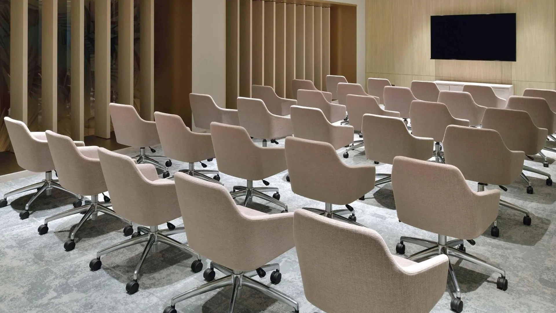 Moevenpick Hotel Tahlia ג'דה 5*,  ערב הסעודית